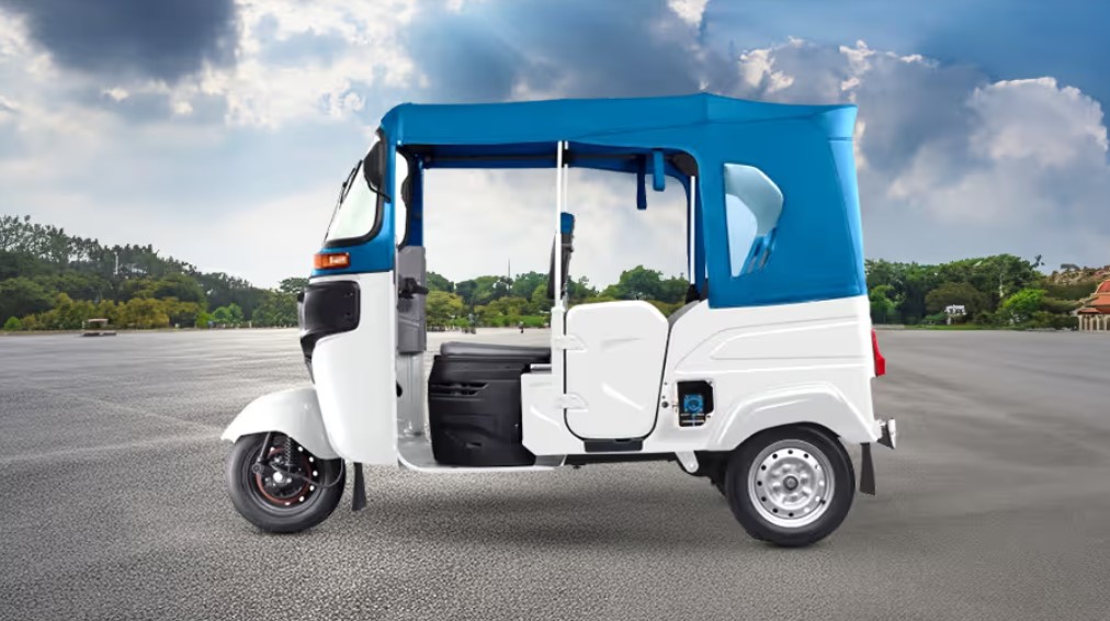 Bajaj Electric Auto Rickshaw Price | Photo Credit tractorjunction.com